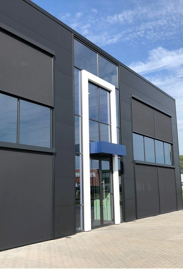 Realisatie zip screens kantoor Heerenveen Realisatie zip screens kantoor Heerenveen