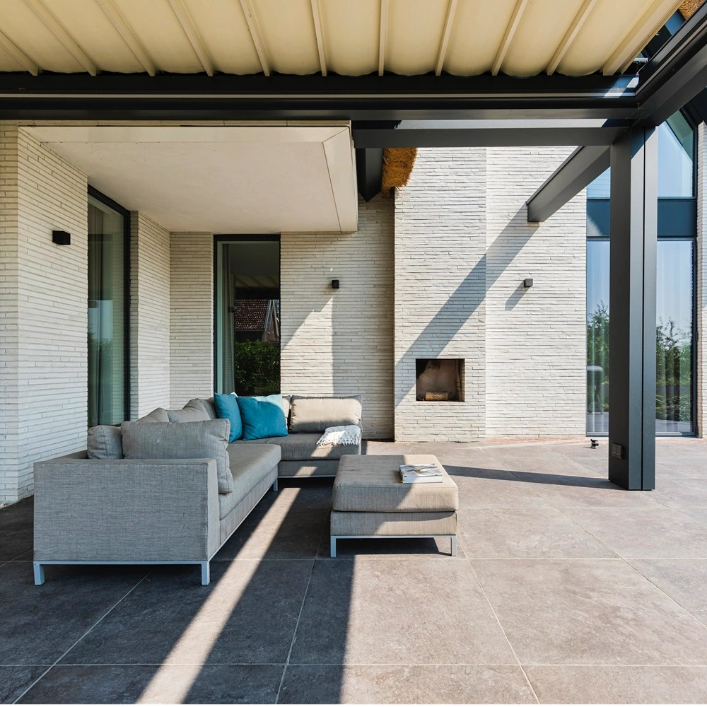 Zenit tuinkamer met schuifdak, comfortabele zithoek en open haard