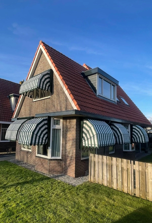 Authentieke woning in Wolvega met klassieke groen-witte markiezen Authentieke woning in Wolvega met klassieke groen-witte markiezen