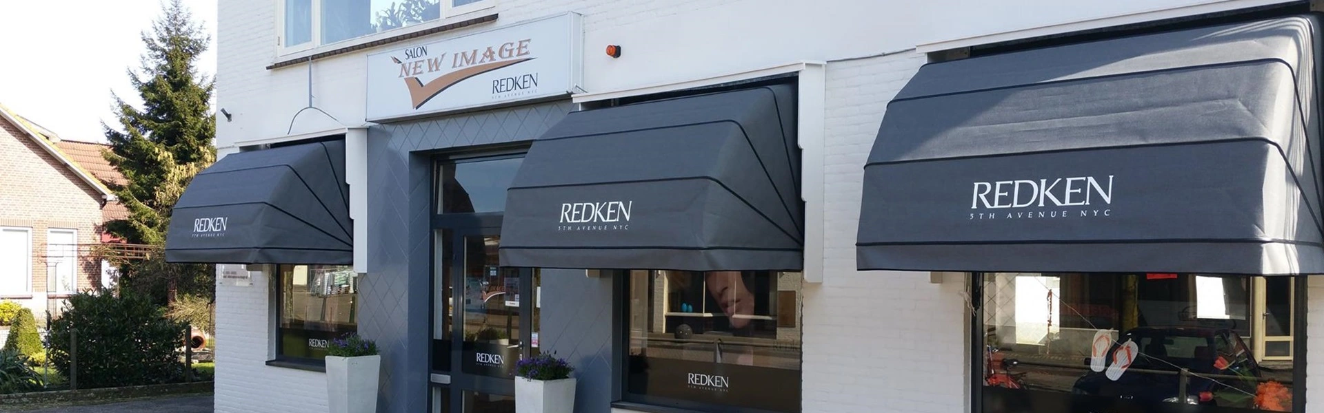 Donkergrijze markies bij Redken kapsalon