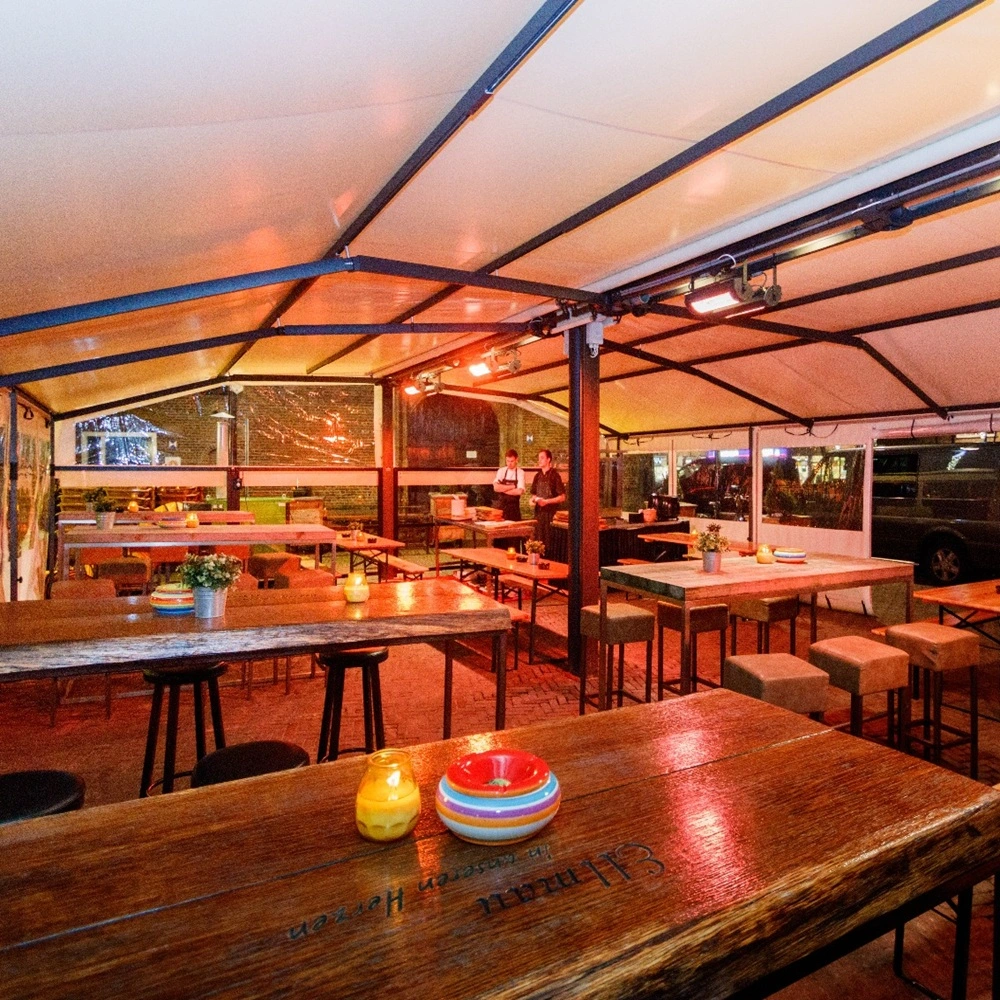 Gastro Sunrain terrasoverkapping in gebruik bij horecagelegenheid