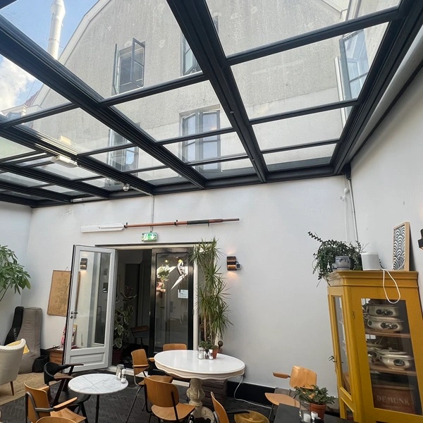 Horeca overkapping met schuifbaar glas