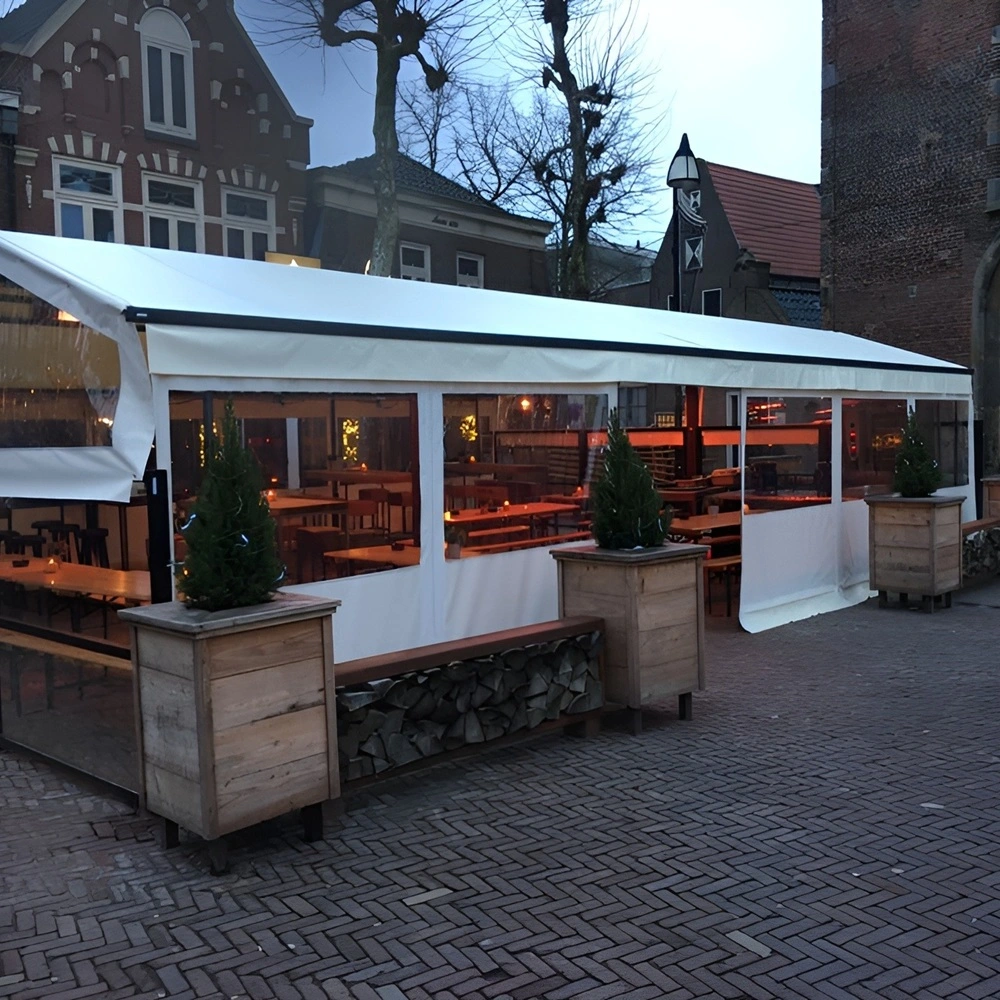 Horecaterras met Gastro Sunrain overkapping, avondsetting en licht