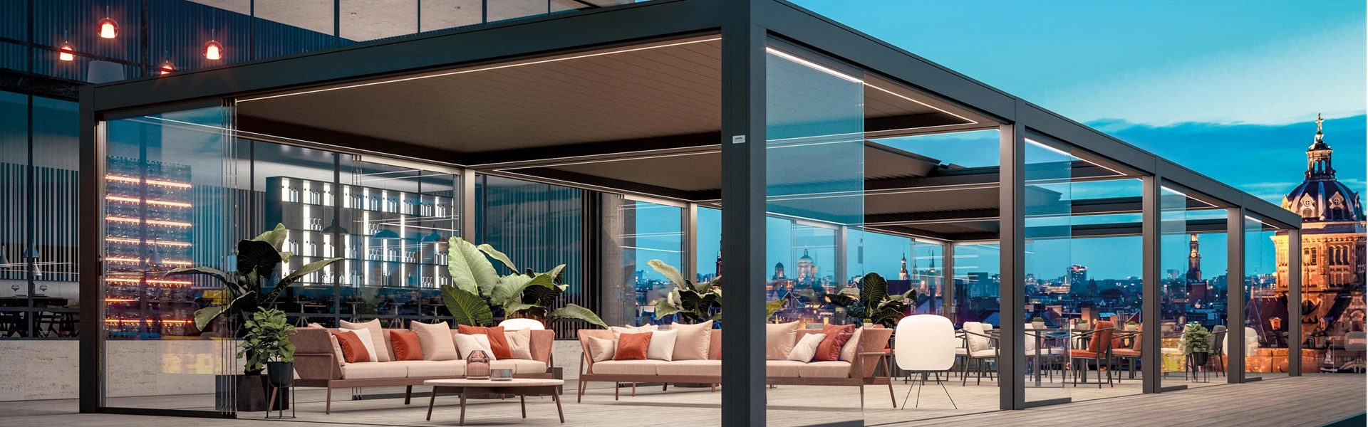 Horecaterras met kantelbaar lamellensysteem en comfortabele zitruimte