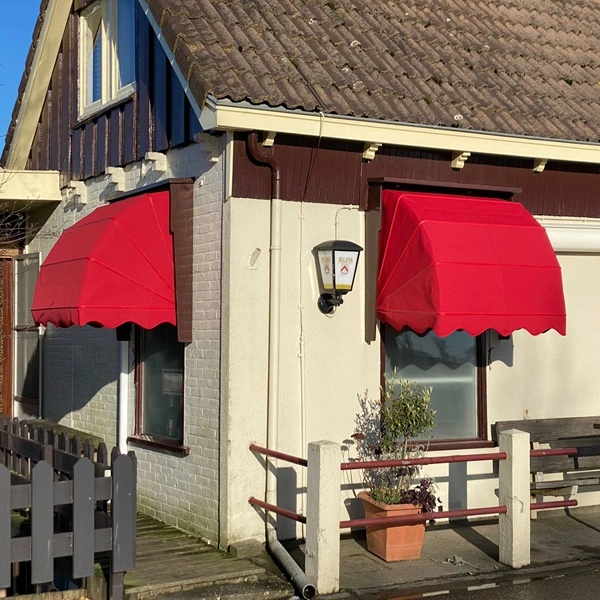 Houten markies bij het Sluisje