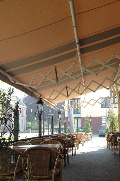 Schaararmscherm XL voor terrasoverkapping met robuust frame en ruime schaduw Schaararmscherm XL voor terrasoverkapping met robuust frame en ruime schaduw