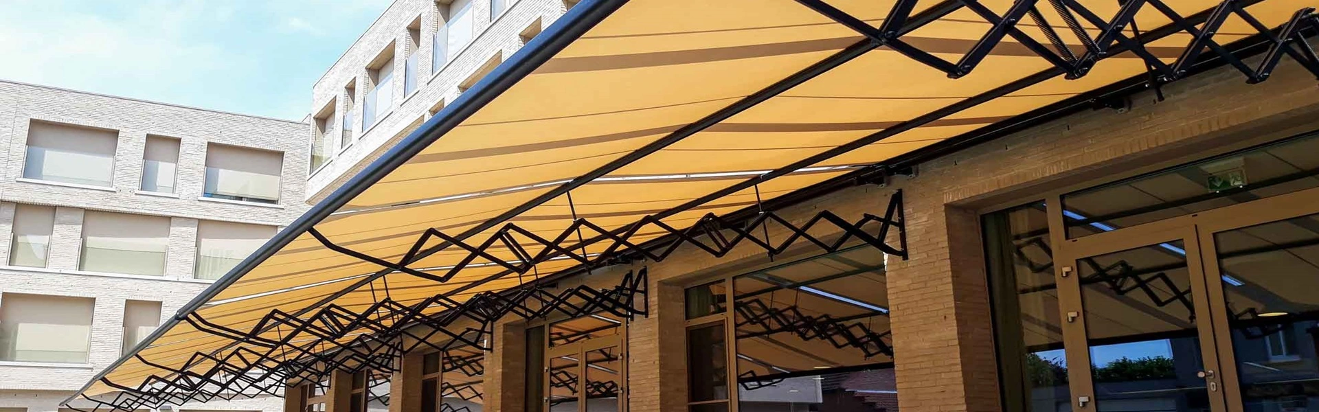 Schaararmscherm voor horeca-beschutting