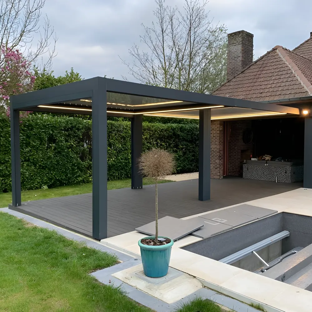 Seesky Taf overkapping naast woning met vast dak en tuinuitzicht