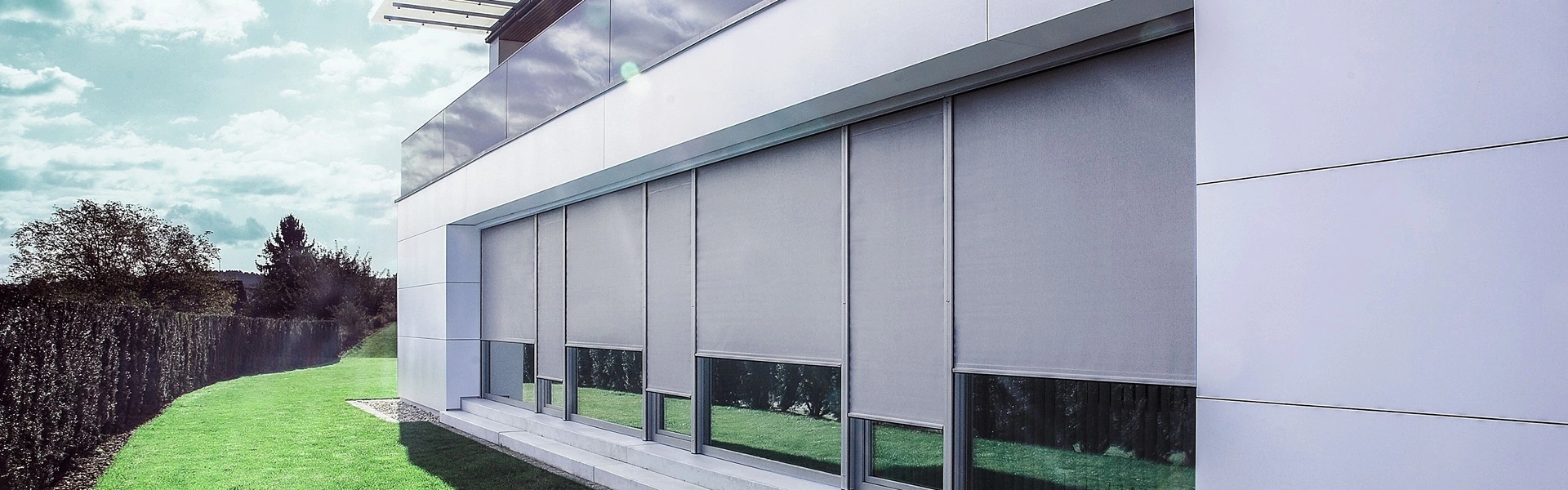 Strakke screens toegepast voor zonwering