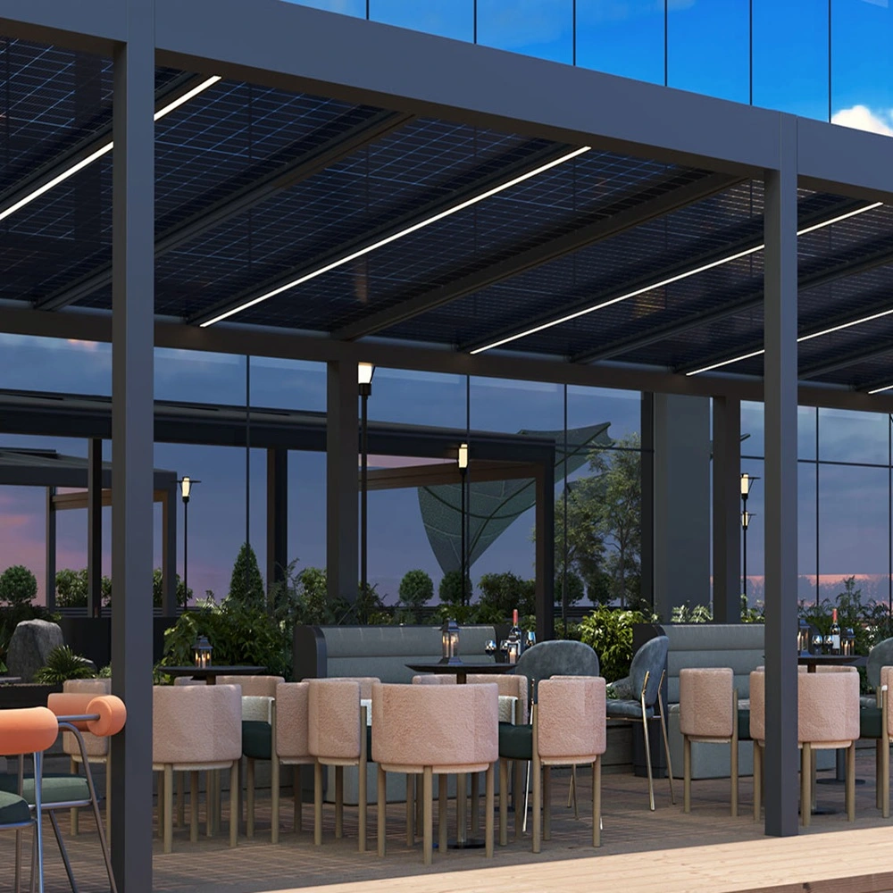 Terrasoverkapping met luxe meubilair en glazen dak voor horeca