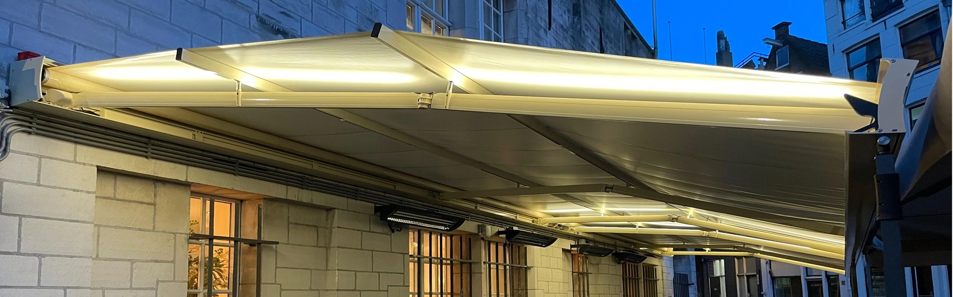 Verlicht Sunrain ZRS scherm voor zon- en regenbescherming