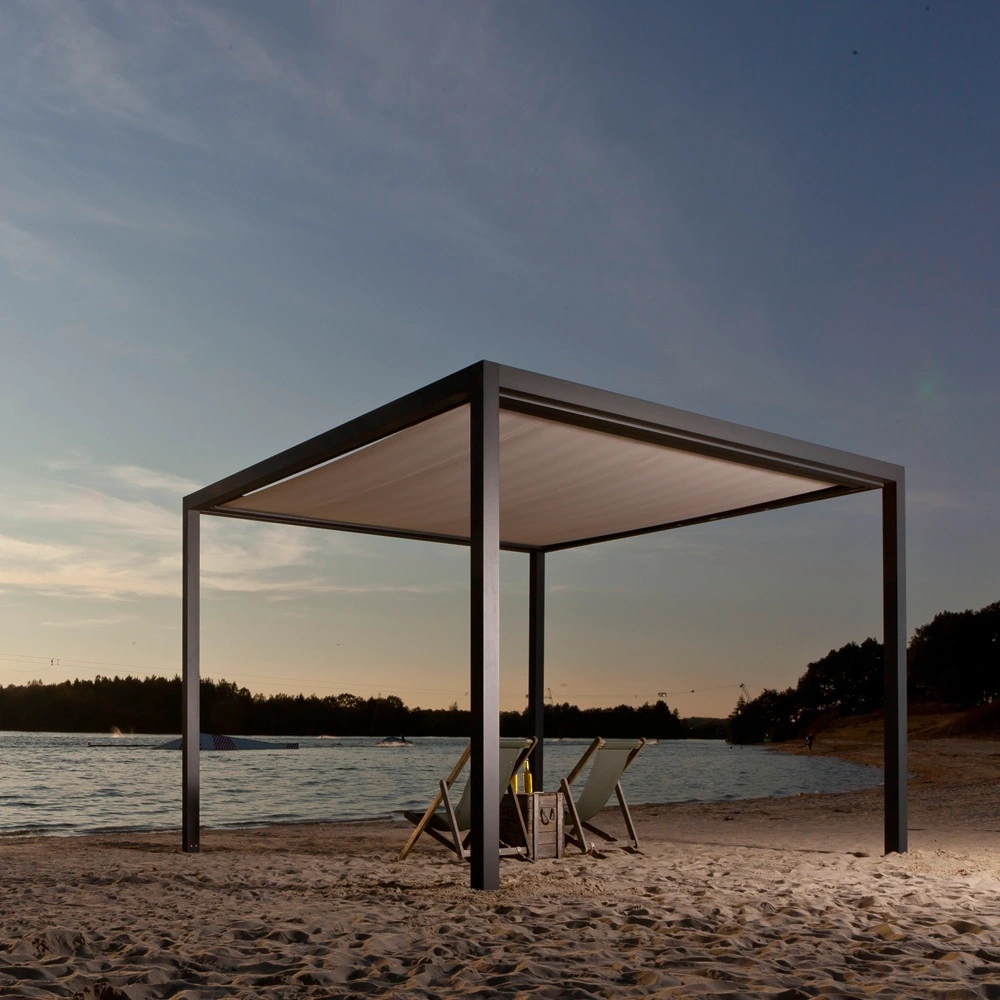 Vrijstaande kubusvormige overkapping aan het strand