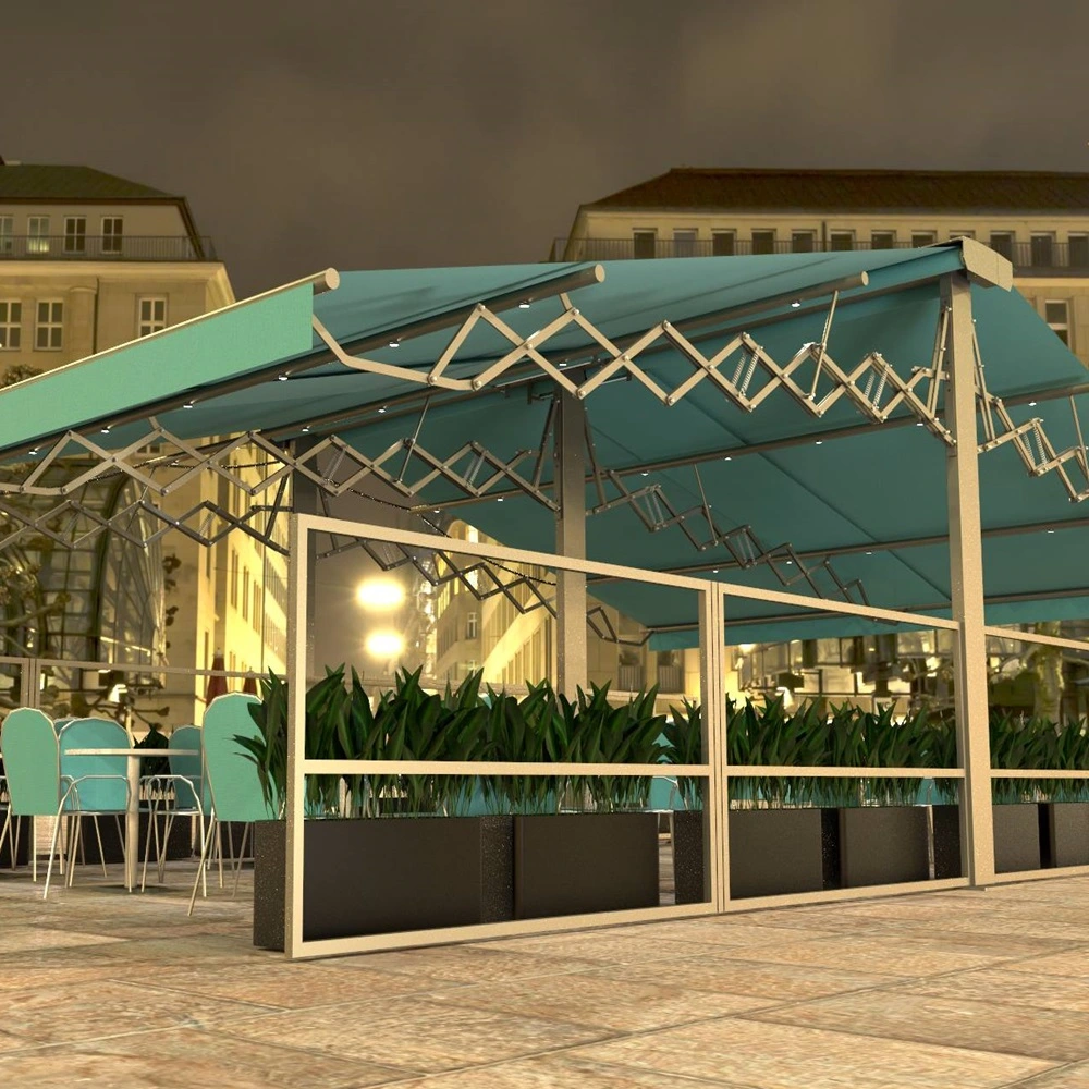 Schaararmscherm in klassieke straat met terras bij historisch gebouw