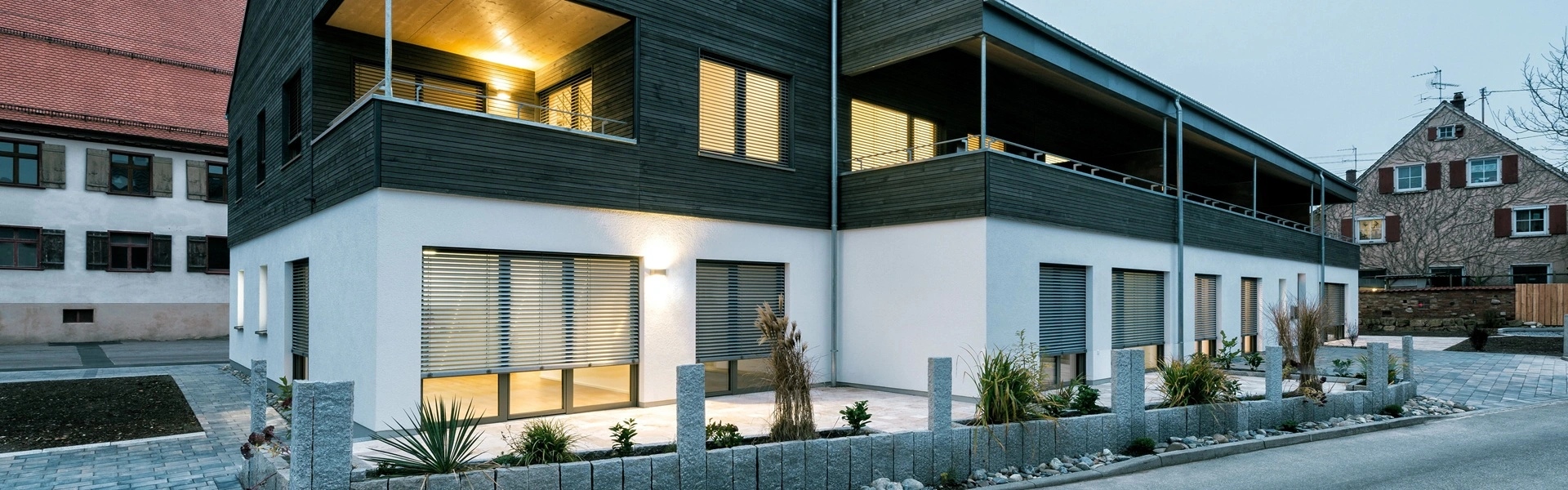 Appartementencomplex met buitenjaloezie Modullo voor optimale zonwering