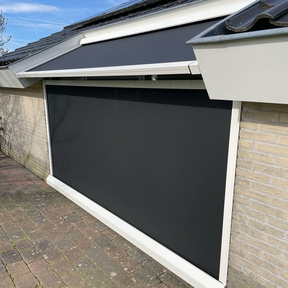 Detail van Serre zonwering VZ 0800 zip met strak gespannen doek