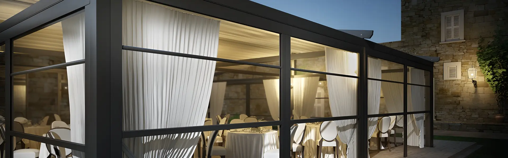 Gedetailleerde zijaanzicht van Windscherm Close Up met gordijnen