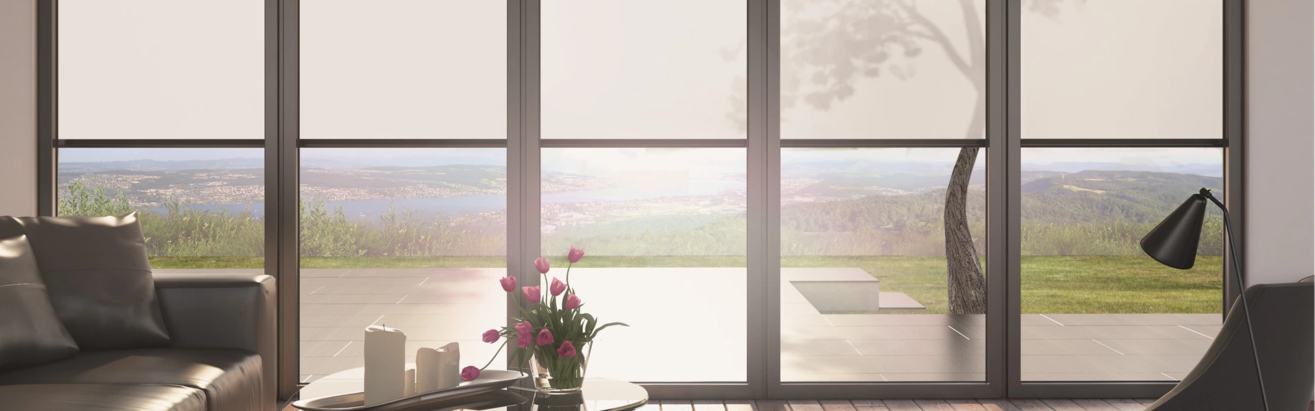 Interieur met Vertitex screen en panoramisch uitzicht buiten