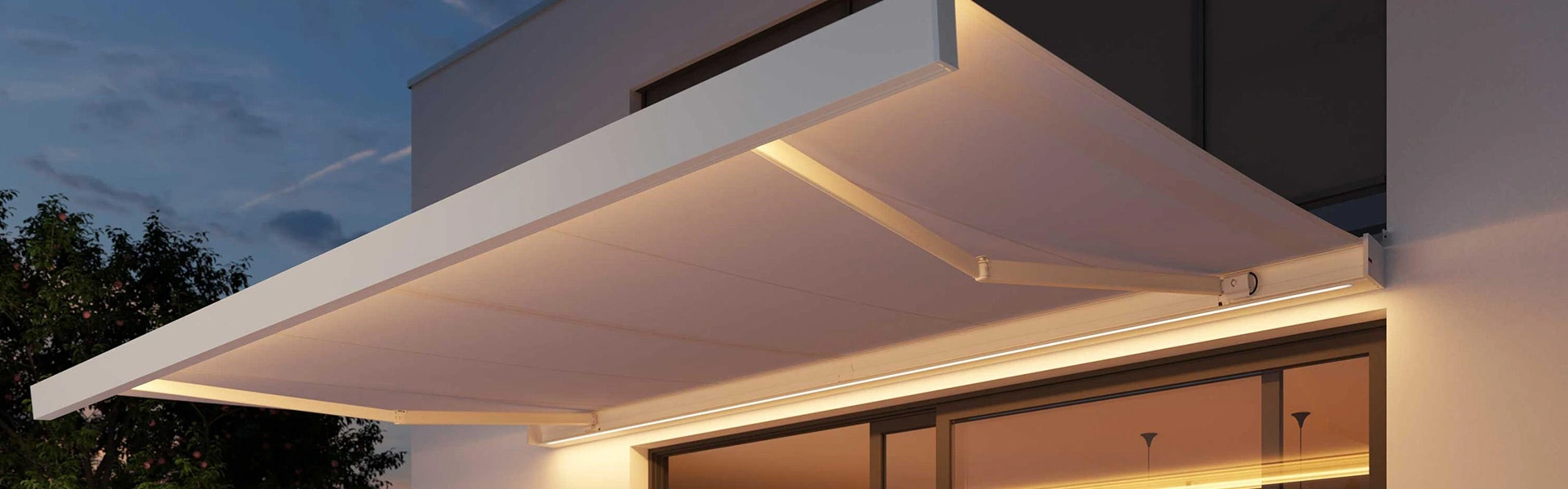 Knikarmscherm Camabox met LED-verlichting aan het zwembad