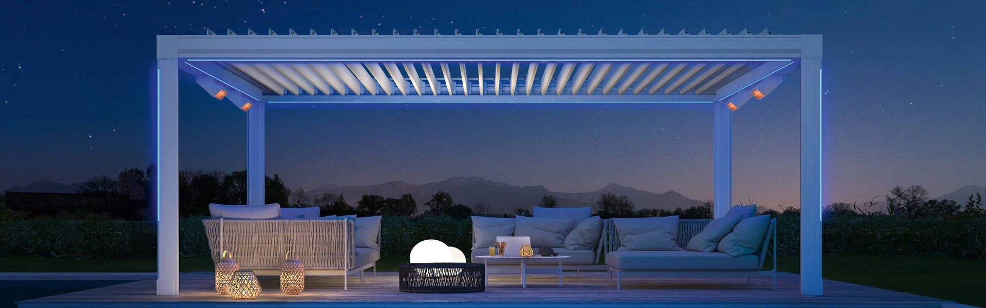 Lamellen overkapping Artares met sfeervolle verlichting in de avond