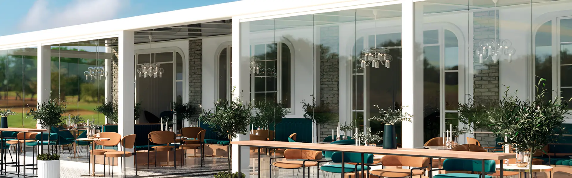 Loungegedeelte in glazen tuinkamer met solardak en stijlvolle inrichting