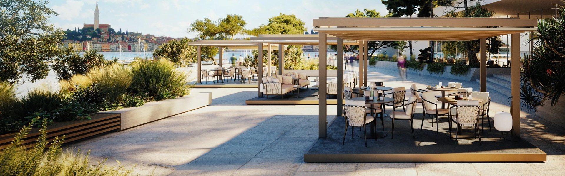 Luxe terrasoverkapping Phoenix met schuifdak en uitzicht op zee