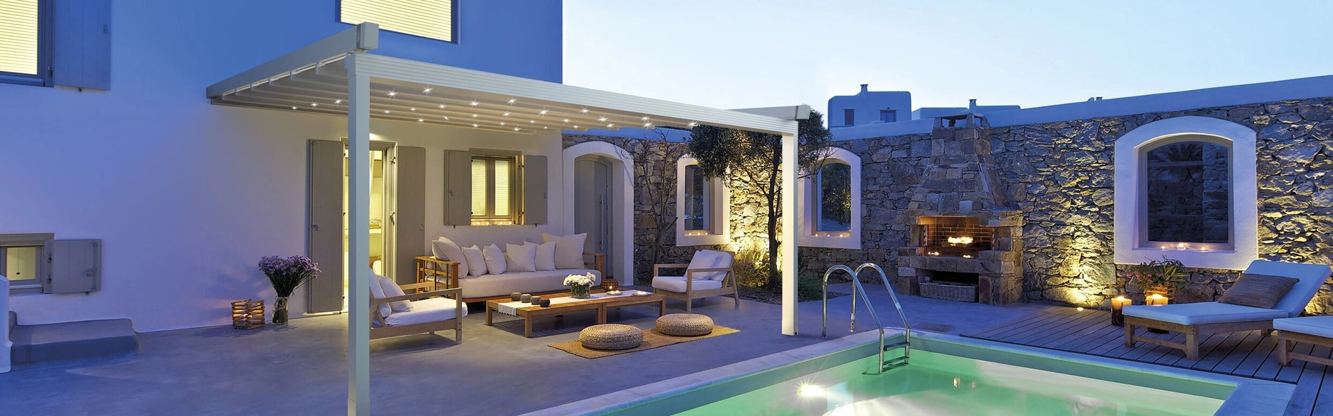 Overdekte buitenruimte met Viva schuifdak en zwembad