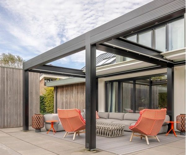 Overkapping Zenit met uitschuifbaar doek en comfortabele loungebank Overkapping Zenit met uitschuifbaar doek en comfortabele loungebank