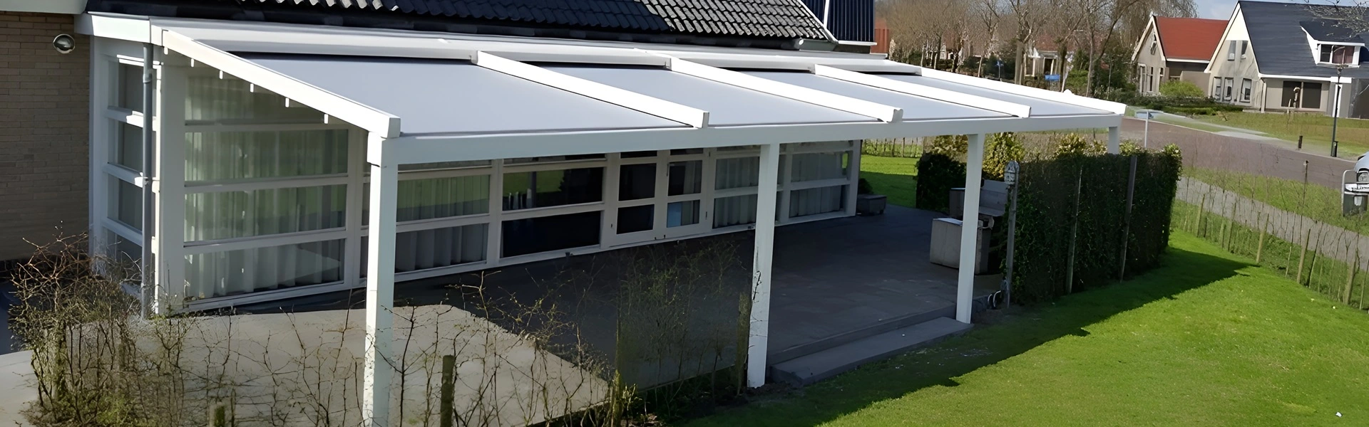 Overkapping pergotex schuifdak boven een terras