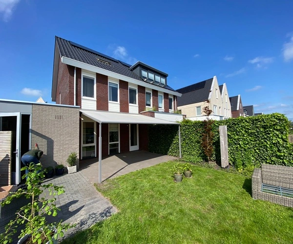 Realisatie Veldman Zonwering Plaza Viva textiel overkapping Realisatie Veldman Zonwering Plaza Viva textiel overkapping