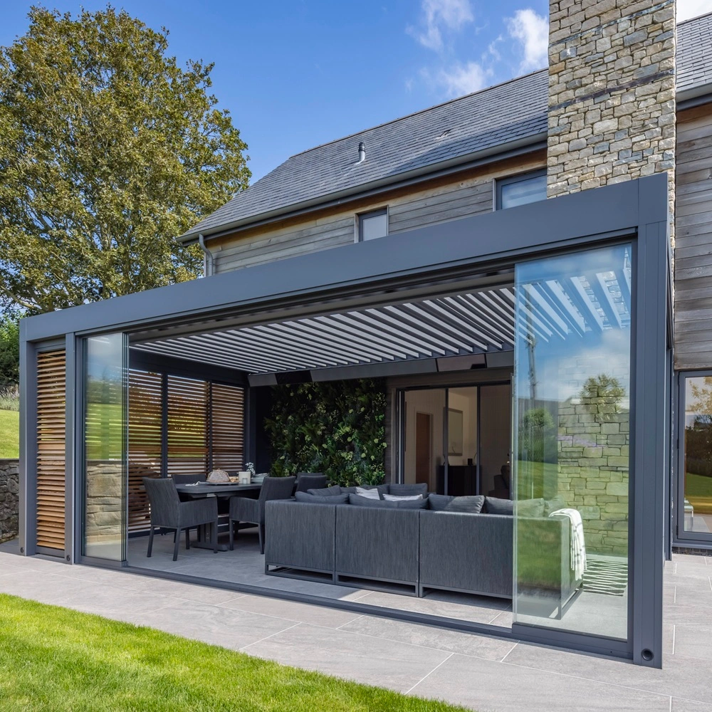 Renson Camargue lamellen overkapping bij villa met zwembad Zuid-Holland Renson Camargue lamellen overkapping bij villa met zwembad Zuid-Holland