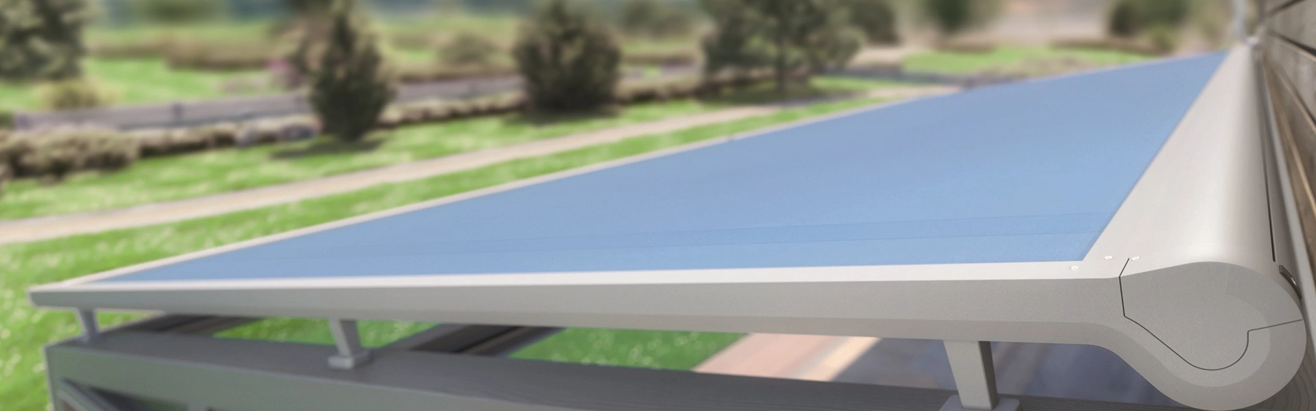 Serre zonwering WGM Top in blauw met strakke montage op veranda