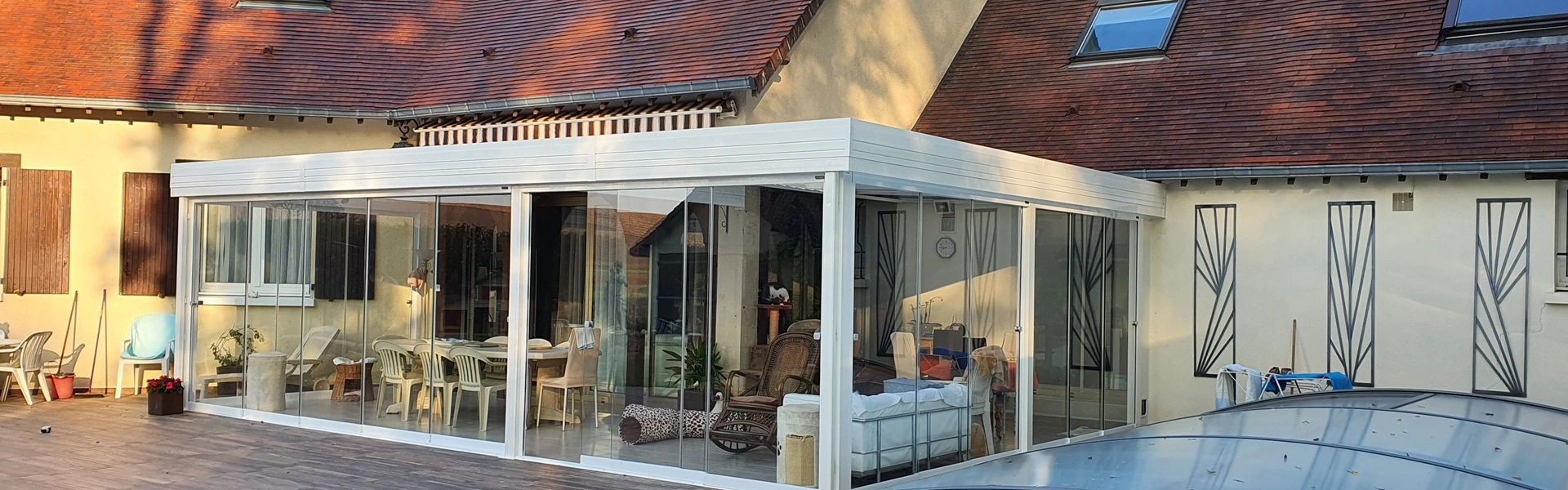 Transparante glazenschuifwanden Seelgass Run als serre op een terras