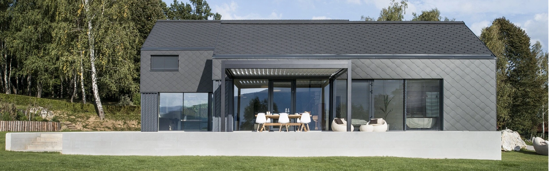 Twist lamellen tuinkamer met open uitzicht op een groene omgeving