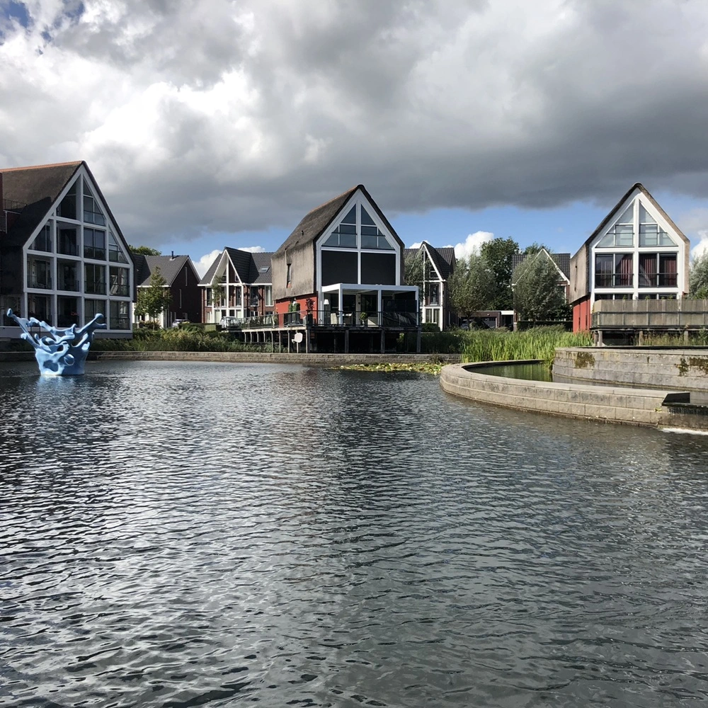 Veldman Zonwering overkapping met schuifdak aan het water in moderne wijk in Nunspeet Veldman Zonwering overkapping met schuifdak aan het water in moderne wijk in Nunspeet