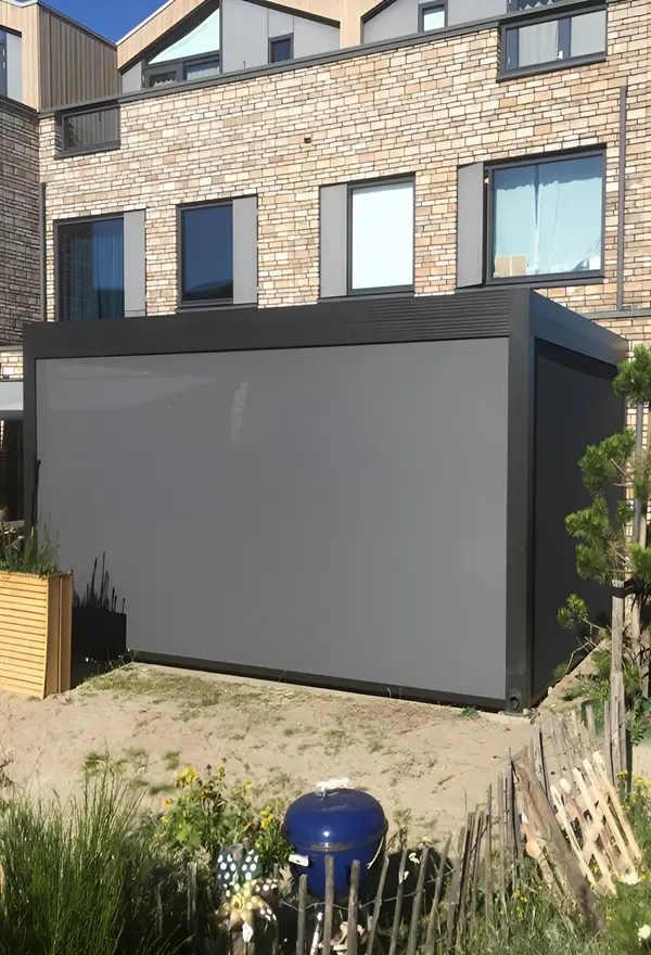 Veldman Zonwering terrasoverkapping met schuifdak bij een woning in Almere Veldman Zonwering terrasoverkapping met schuifdak bij een woning in Almere