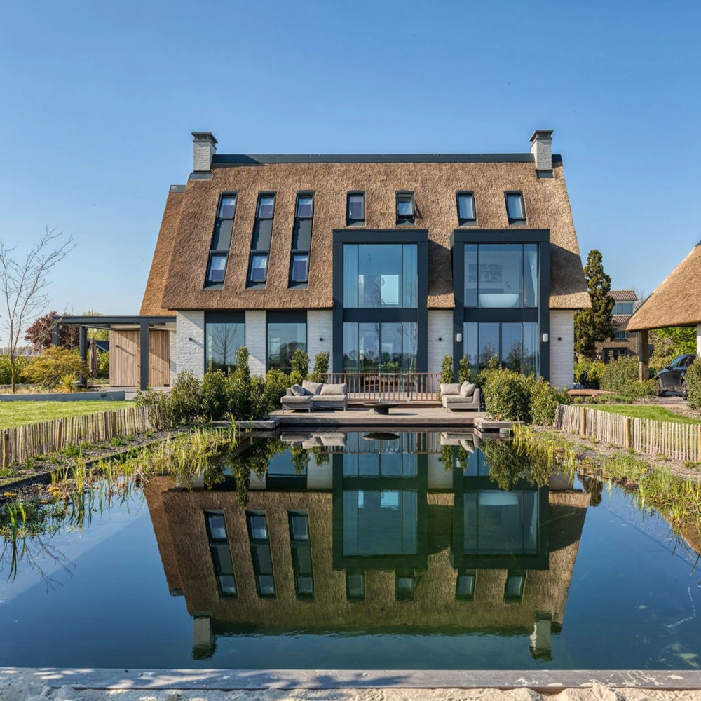 Veldman Zonwering terrasoverkapping met schuifdak bij luxe villa in Hoogkarspel Veldman Zonwering terrasoverkapping met schuifdak bij luxe villa in Hoogkarspel