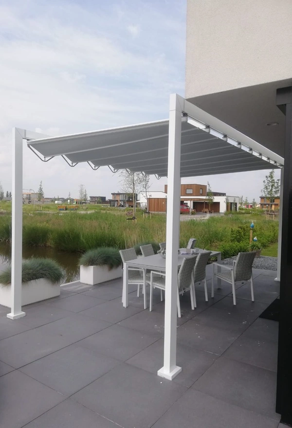 Veldman Zonwering terrasoverkapping met schuifdak bij woning in Blauwestad Veldman Zonwering terrasoverkapping met schuifdak bij woning in Blauwestad