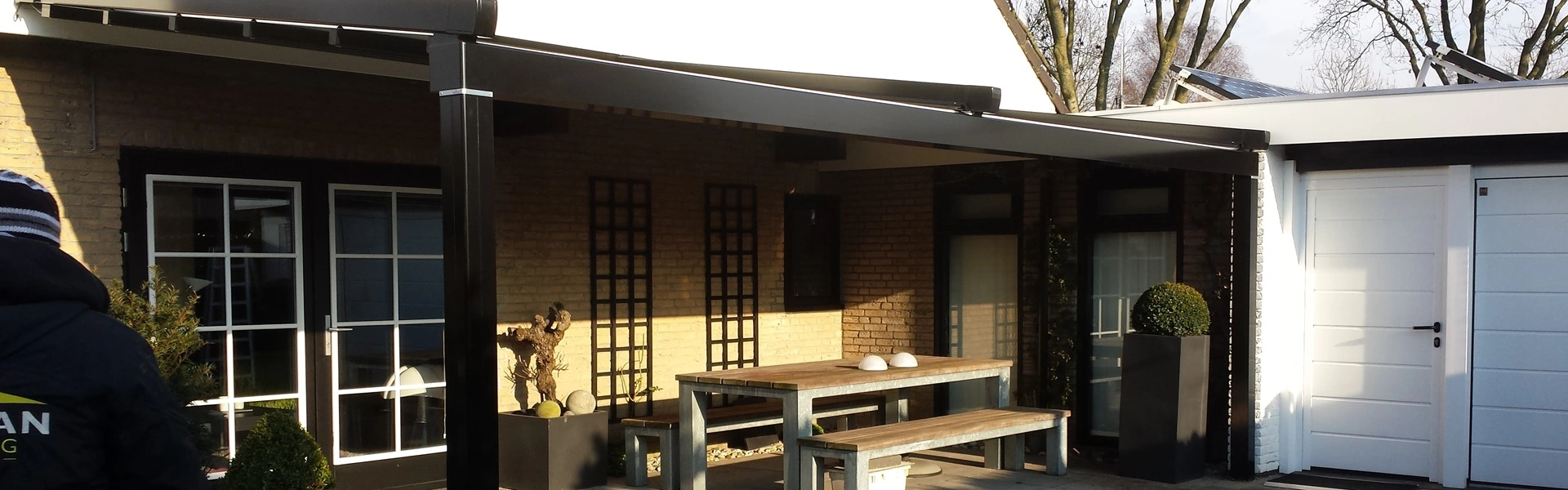 Veldman Zonwering terrasoverkapping met schuifdak in Heerenveen bij achtertuin Veldman Zonwering terrasoverkapping met schuifdak in Heerenveen bij achtertuin