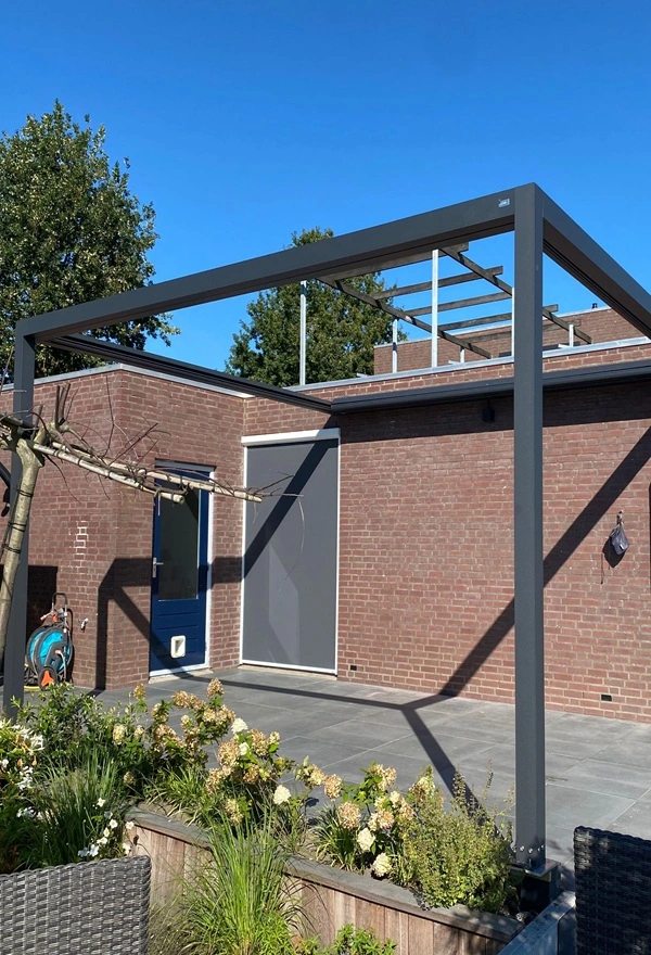 Veldman Zonwering textiel overkapping voor een terras op het Heidemeer Veldman Zonwering textiel overkapping voor een terras op het Heidemeer