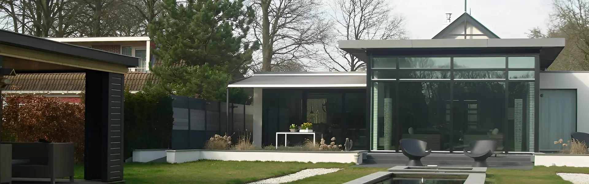 Veldman Zonwering textieloverkapping bij moderne villa in Oranjewoud Veldman Zonwering textieloverkapping bij moderne villa in Oranjewoud