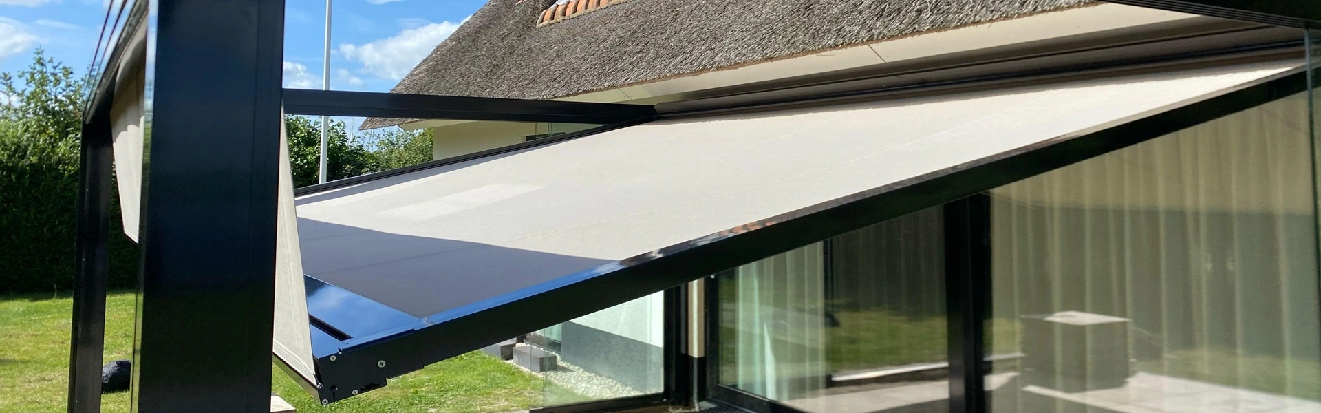 Veldman Zonwering textieloverkapping met doek in Stavoren Veldman Zonwering textieloverkapping met doek in Stavoren