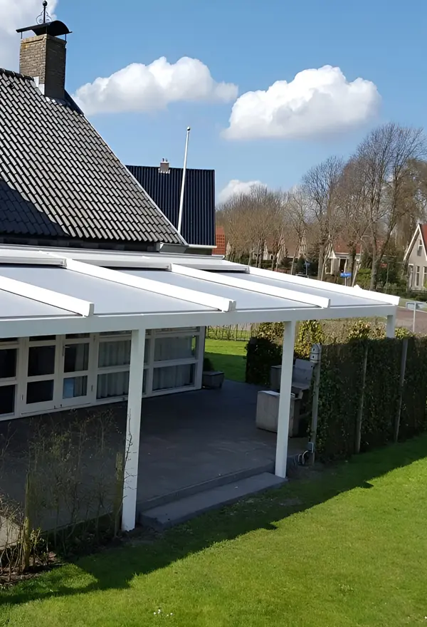 Veldman Zonwering tuinkamer met schuifdak bij achtertuin in Langweer Veldman Zonwering tuinkamer met schuifdak bij achtertuin in Langweer