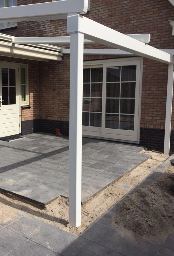 Veldman Zonwering tuinkamer met schuifdak in tuin bij woning in Wolvega Veldman Zonwering tuinkamer met schuifdak in tuin bij woning in Wolvega