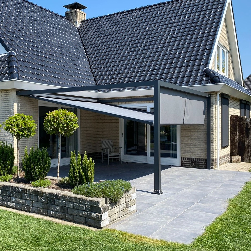 Veldman Zonwering vrijstaande textieloverkapping bij moderne tuin in Lemmer Veldman Zonwering vrijstaande textieloverkapping bij moderne tuin in Lemmer