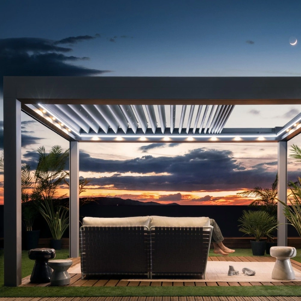 Velvet overkapping met schuifbare lamellen met zonsondergang