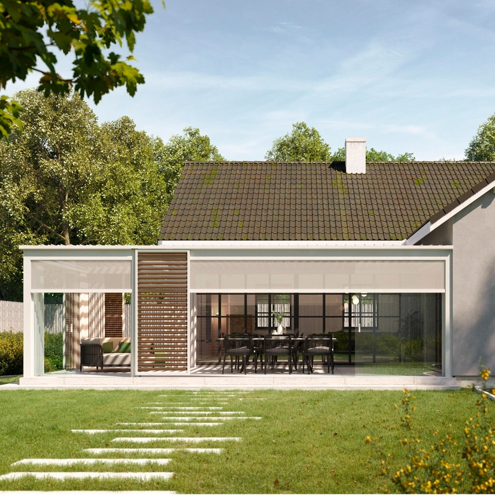 Witte lamellen overkapping met glazen schuifwanden en houten details