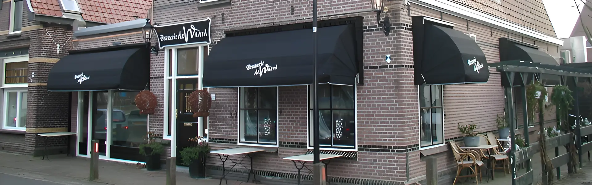 Zwarte markiezen bij restaurant De Vriend voor een professionele uitstraling