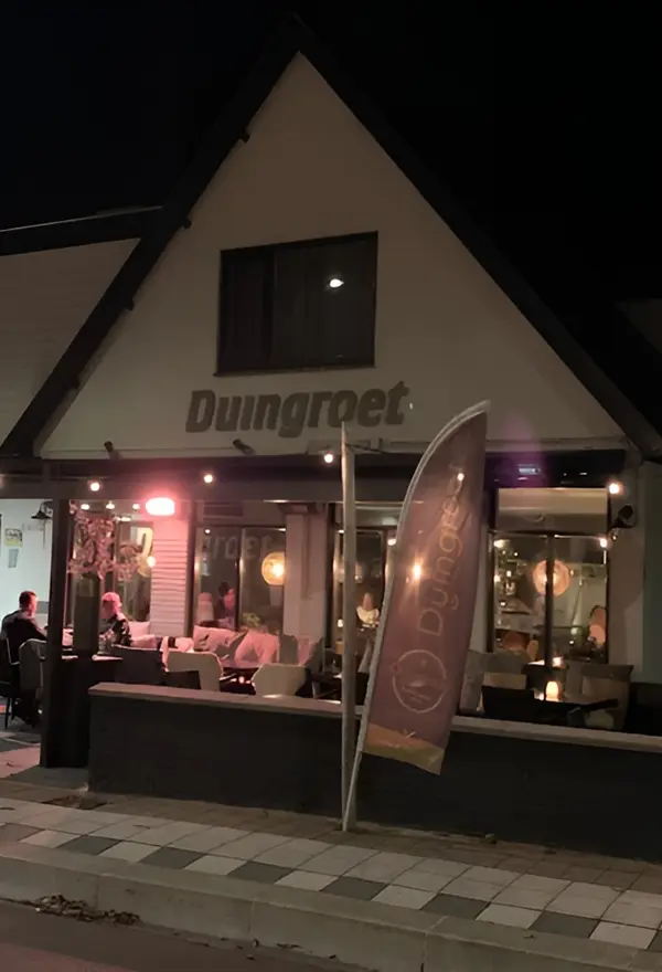 Avondzicht terras met textiel overkapping bij Duingroet, door Veldman Zonwering Avondzicht terras met textiel overkapping bij Duingroet, door Veldman Zonwering