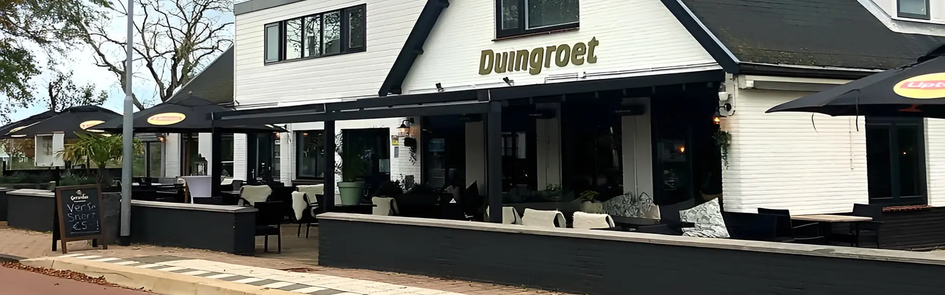 Buitenterras van restaurant Duingroet met zonwering door Veldman Zonwering in Groet Buitenterras van restaurant Duingroet met zonwering door Veldman Zonwering in Groet