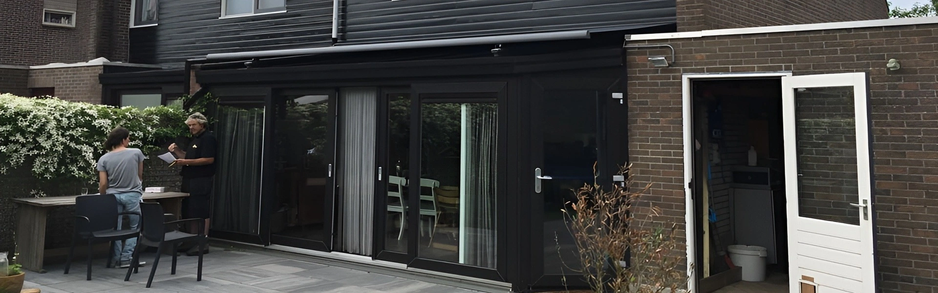 Close-up van serre met zonwering in Friesland, geplaatst door Veldman Zonwering Close-up van serre met zonwering in Friesland, geplaatst door Veldman Zonwering